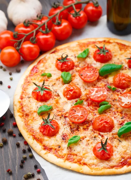 Vegetarian pizza with cherry tomatoes — Stock Photo, Image