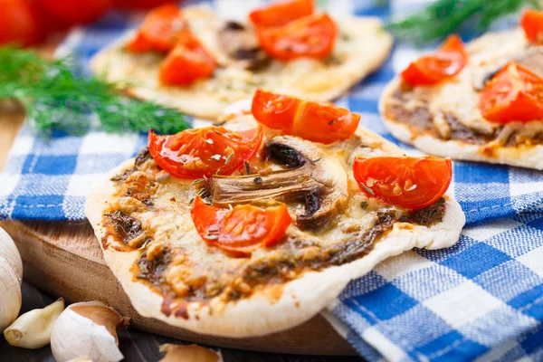 Vegetarian mini pizza — Stock Photo, Image