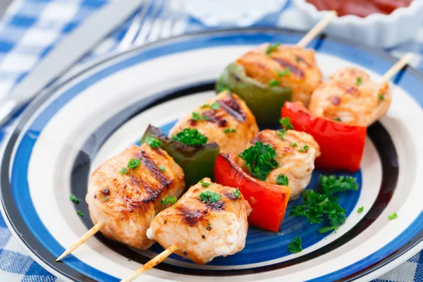 Grillade kycklingspett med paprika — Stockfoto