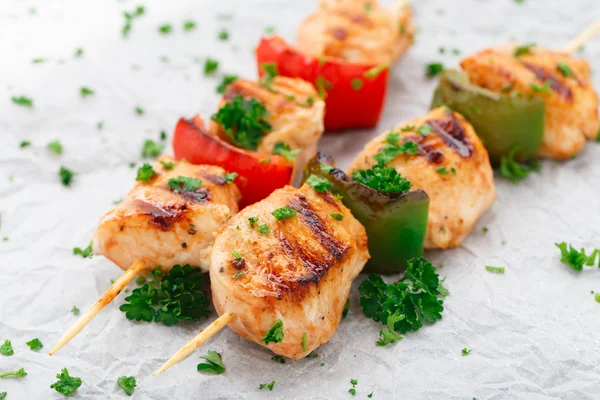 Grillade kycklingspett med paprika — Stockfoto