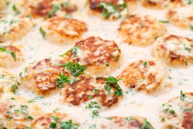 peynir soslu pişmiş köfte