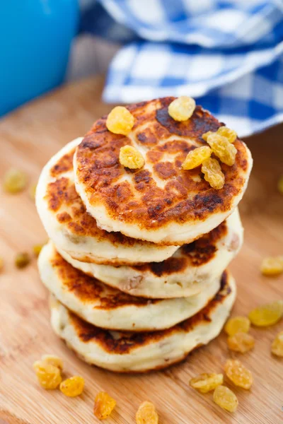 Ost pannkakor med russin — Stockfoto