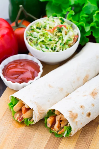 Kebab - grilled meat and vegetables — Stock Photo, Image