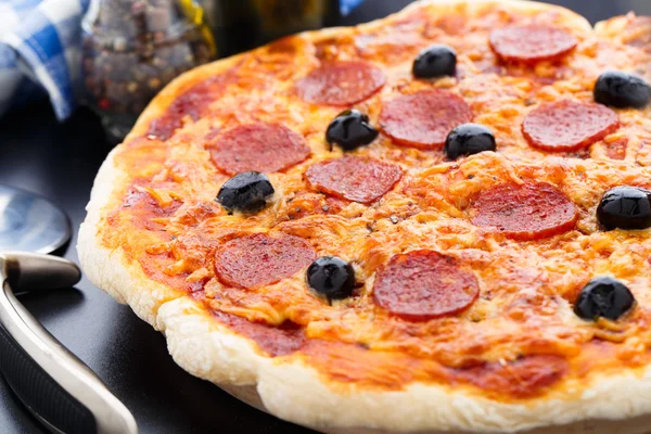 Heerlijke pepperoni pizza — Stockfoto