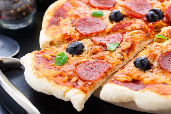 Heerlijke pepperoni pizza — Stockfoto