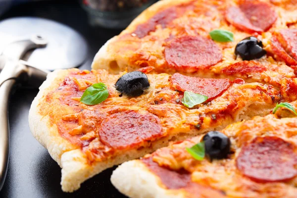 Heerlijke pepperoni pizza — Stockfoto