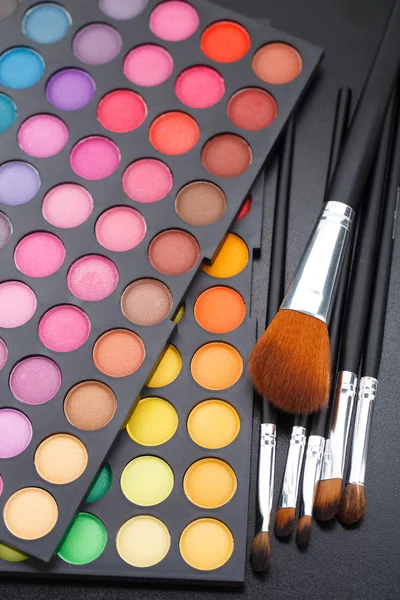 Makeup brushes and shadows — Stock Photo, Image