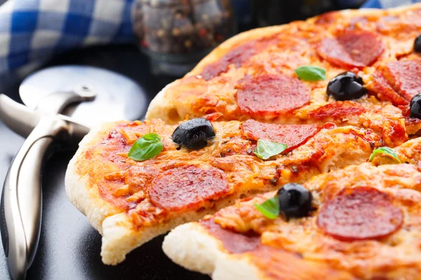 Heerlijke pepperoni pizza — Stockfoto