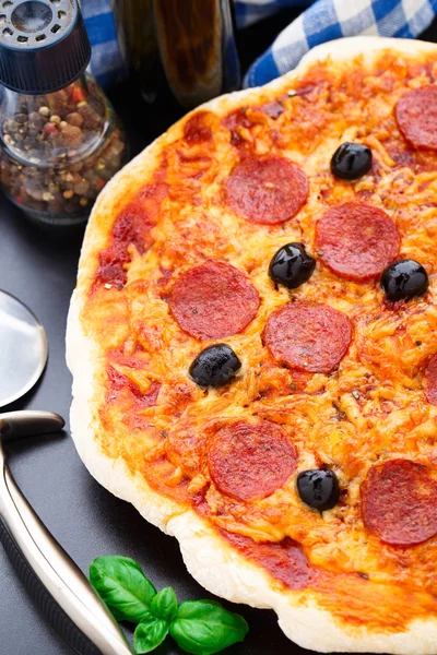 Leckere Pfefferoni-Pizza — Stockfoto