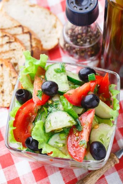 Grönsakssallad med olivolja — Stockfoto