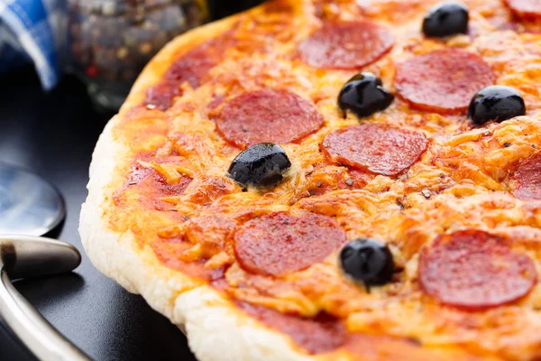 Leckere Pfefferoni-Pizza — Stockfoto