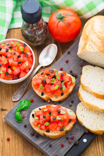 Italian bruschetta with tomatoes and basil — Stock Photo, Image
