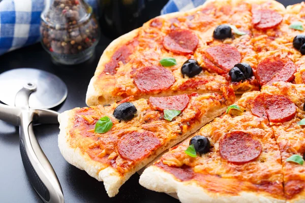 Heerlijke pepperoni pizza — Stockfoto