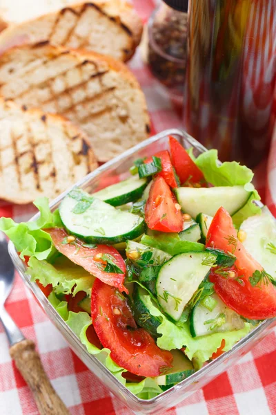Zeleninový salát s olivovým olejem — Stock fotografie
