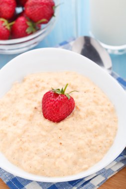 çilek ile yulaf ezmesi Kahvaltı