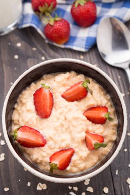 çilek ile yulaf ezmesi Kahvaltı