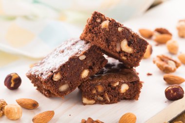 Fındıklı çikolatalı kek.