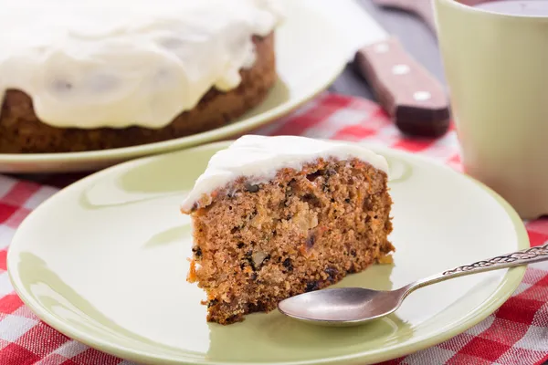 Pastel de zanahoria con nueces y canela —  Fotos de Stock