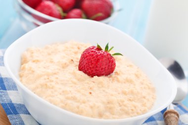 çilek ile yulaf ezmesi Kahvaltı