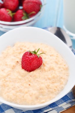 çilek ile yulaf ezmesi Kahvaltı