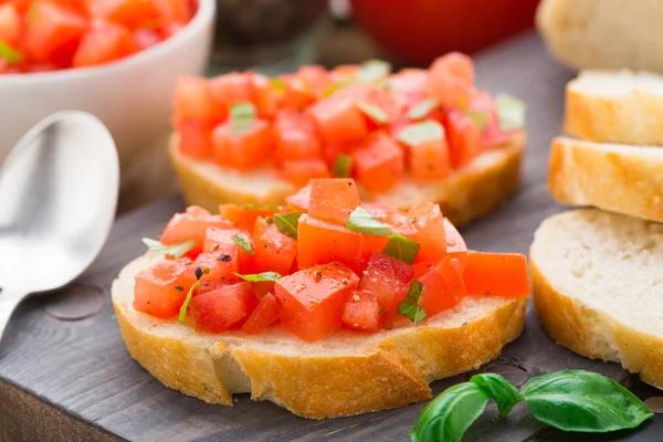 Italian bruschetta with tomatoes and basil — Stock Photo, Image