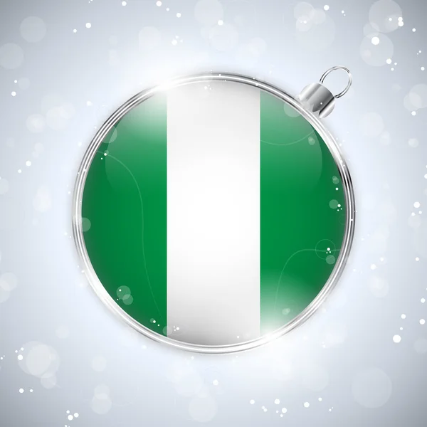 Feliz Navidad bola de plata con bandera Nigeria — Archivo Imágenes Vectoriales