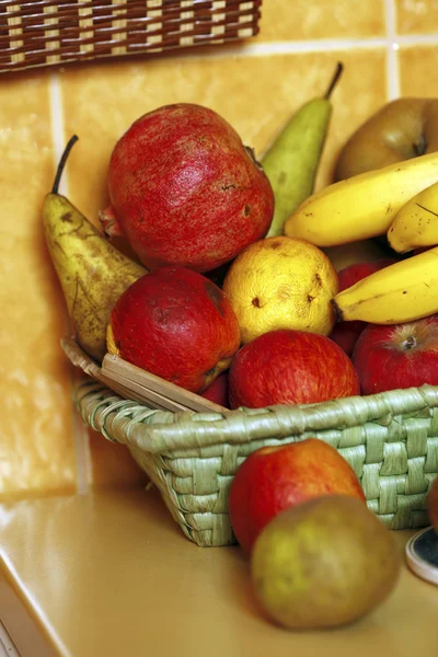 Cesta de frutas —  Fotos de Stock