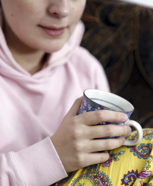 コーヒーを持つ女性 — ストック写真