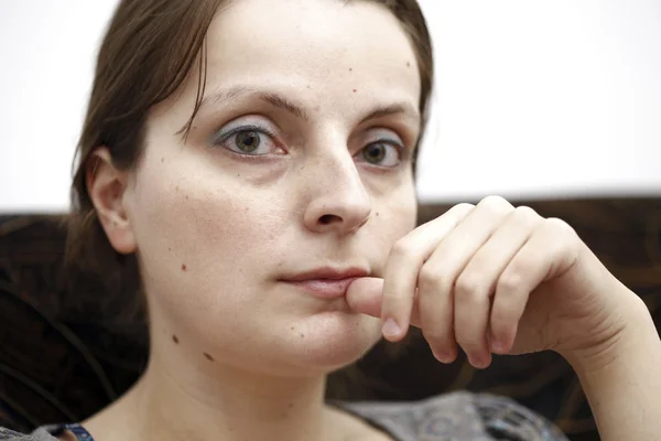 Retrato de uma jovem mulher — Fotografia de Stock