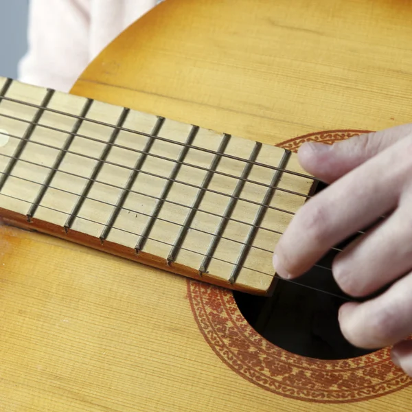 Playing the guitar — Stock Photo, Image