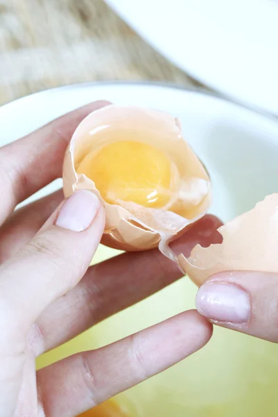 Разбитые яйца — стоковое фото