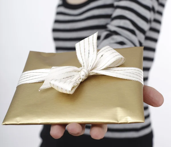 Young woman holding a present — Stock Photo, Image