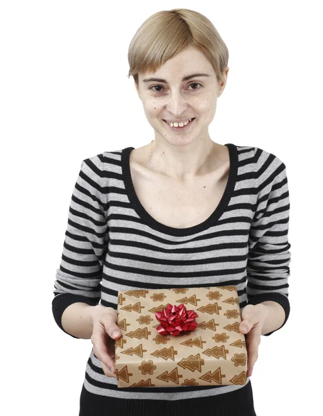 Jovem Mulher segurando um presente — Fotografia de Stock