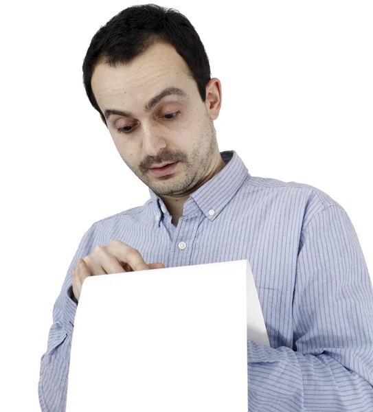 Man met een papier — Stockfoto