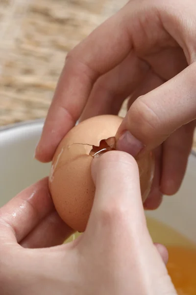 Huevos rotos — Foto de Stock