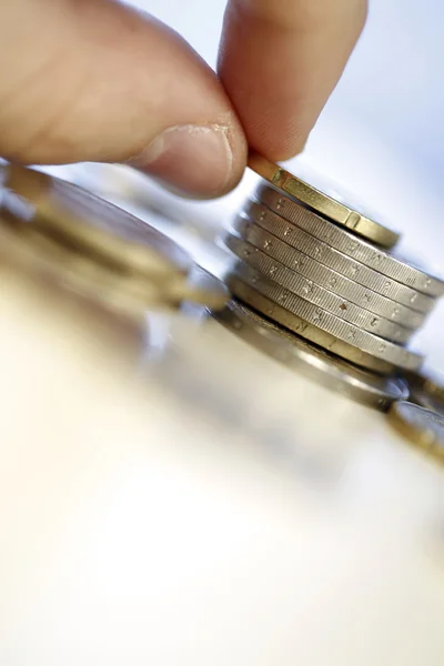 Torres de monedas en euros — Foto de Stock