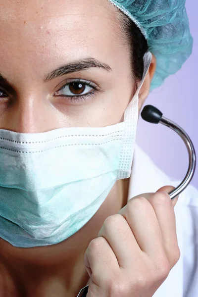 Médico joven con estetoscopio . — Foto de Stock