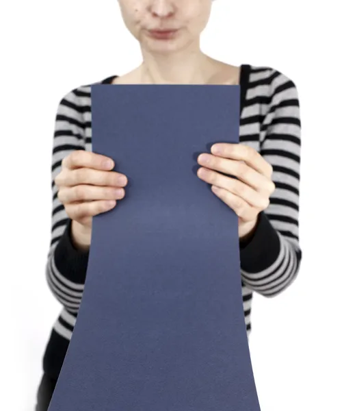 Žena držící papíru — Stock fotografie