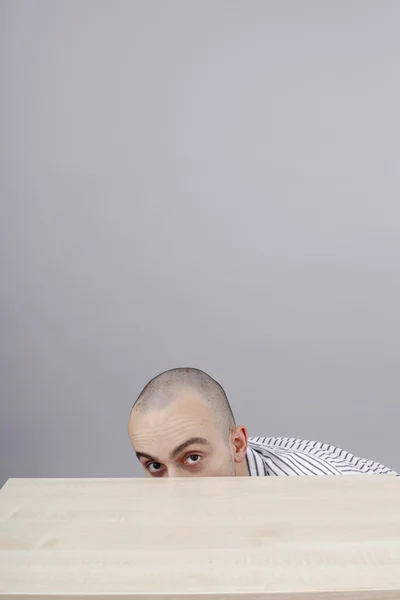 Hombre en el escritorio — Foto de Stock