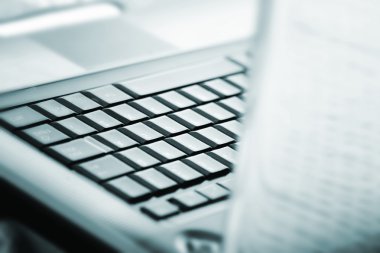 Modern ve şık dizüstü bilgisayar.