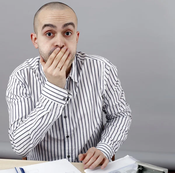 Man op Bureau — Stockfoto