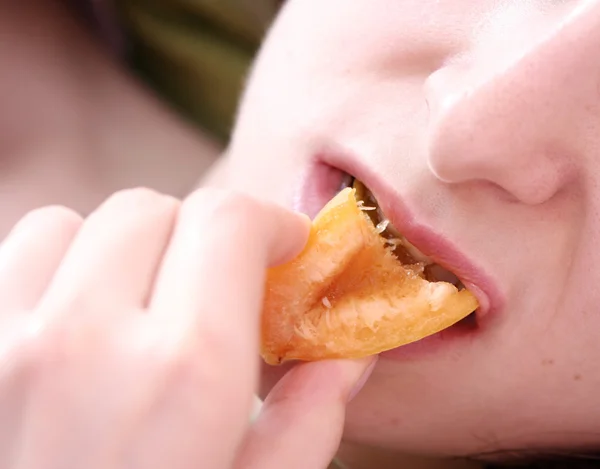 Women with apricot — Stock Photo, Image