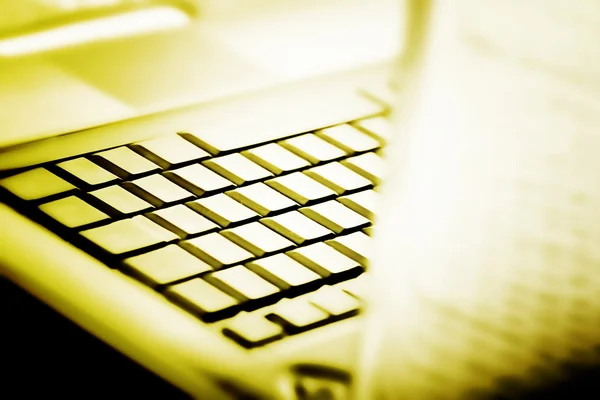 Moderne en stijlvolle laptop. — Stockfoto