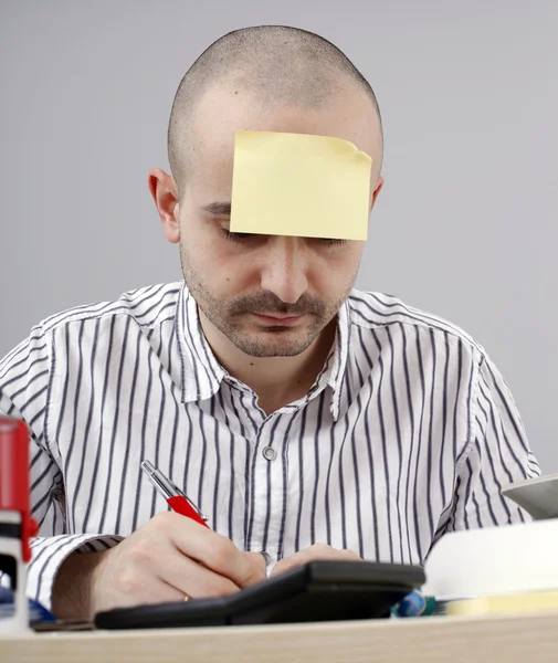 Mann am Schreibtisch — Stockfoto