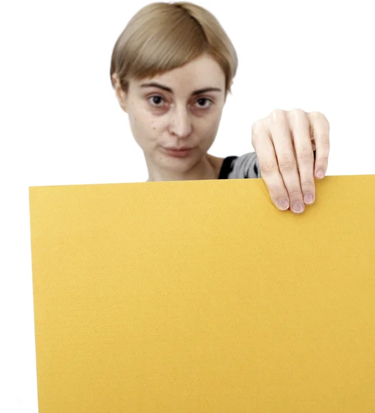 Mujer sosteniendo un papel —  Fotos de Stock