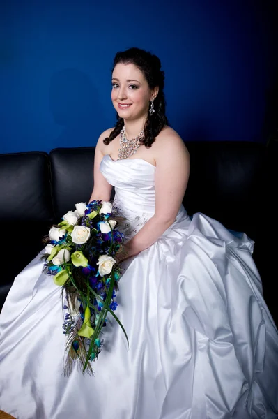 Woman Holding Bouquet — Stock Photo, Image