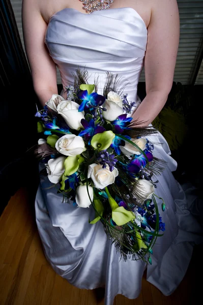 Woman Holding Bouquet — Stock Photo, Image