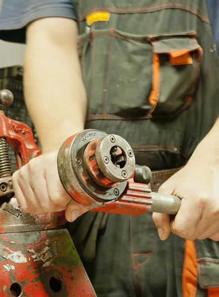 Threading pipe — Stock Photo, Image