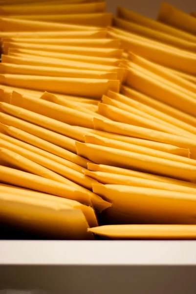Vertical Pile of Padded Shipping Envelopes — Stock Photo, Image