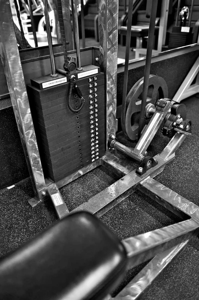 健身房健身器材-重量选择器 — 图库照片